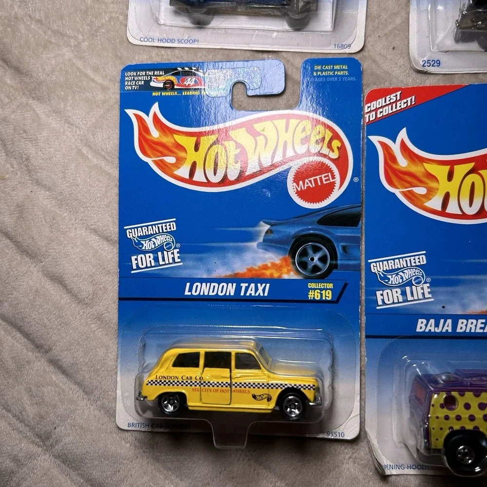 Hot Wheels Set Of 4 Cars Diecast 1:64‎ NIB #526 #44 #619 #198